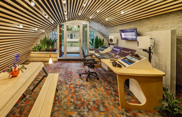 AKA Design Audio Desk